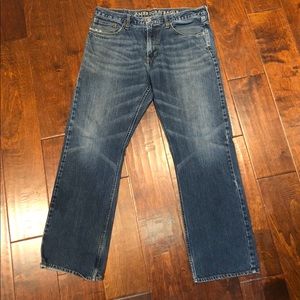 American Eagle medium wash men’s relaxed jean